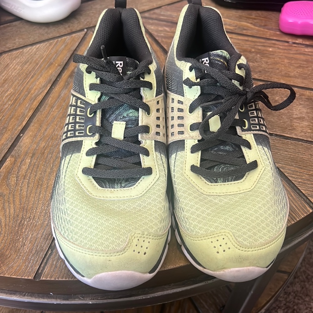 Womens size 8.5 Reebok, In Good condition.